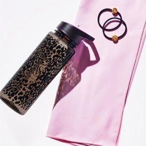 Victoria secret sports water bottle 🥰🙌 brand new with tags 2 Water Bottles 💦